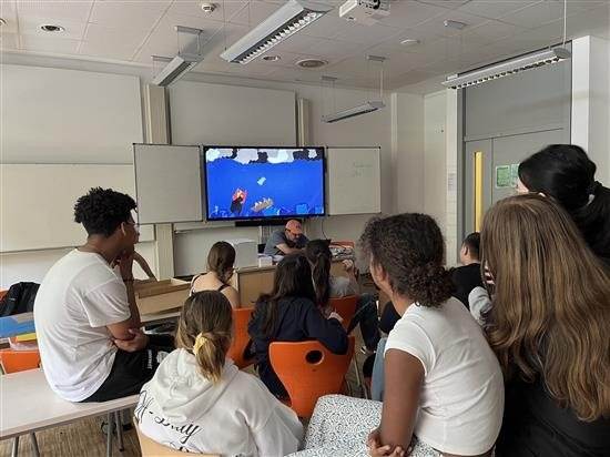 Schüler:innen des Erasmus Gymnasiums erhalten einen Einblick in die Trickfilmwelt