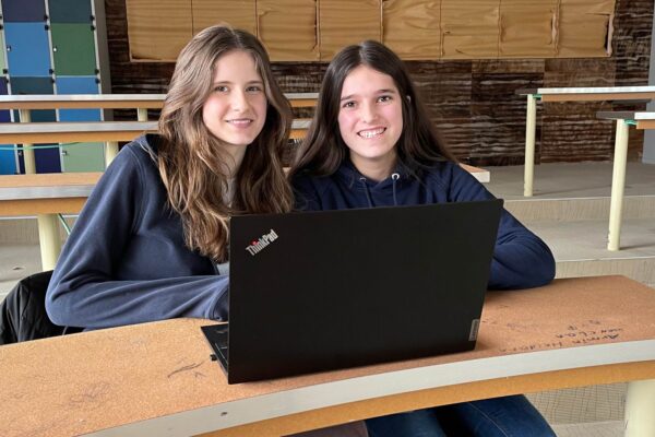 Zwei der 9 Klässler:innen des Erasmus Gymnasiums absolvierten ein Erasmus+ Online-Seminar