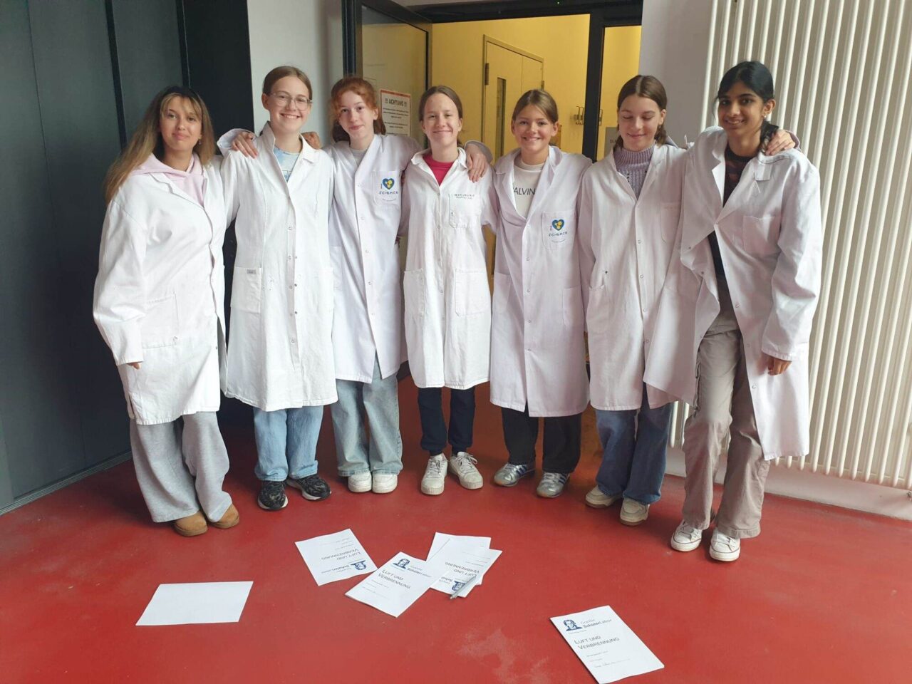 Einen lehrreichen Vormittag mit Experimenten durften die 9. Klasse des Erasmus Gymnasiums im Rahmen des Chemieunterrichts am Uni-Campus Riedberg erlebenc