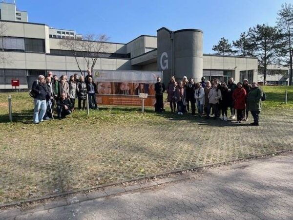 Das gesamte Kollegium des Erasmus Gymnasiums machte sich auf den Weg nach Heusenstamm, um sich den neuen Schulstandort anzuschauen