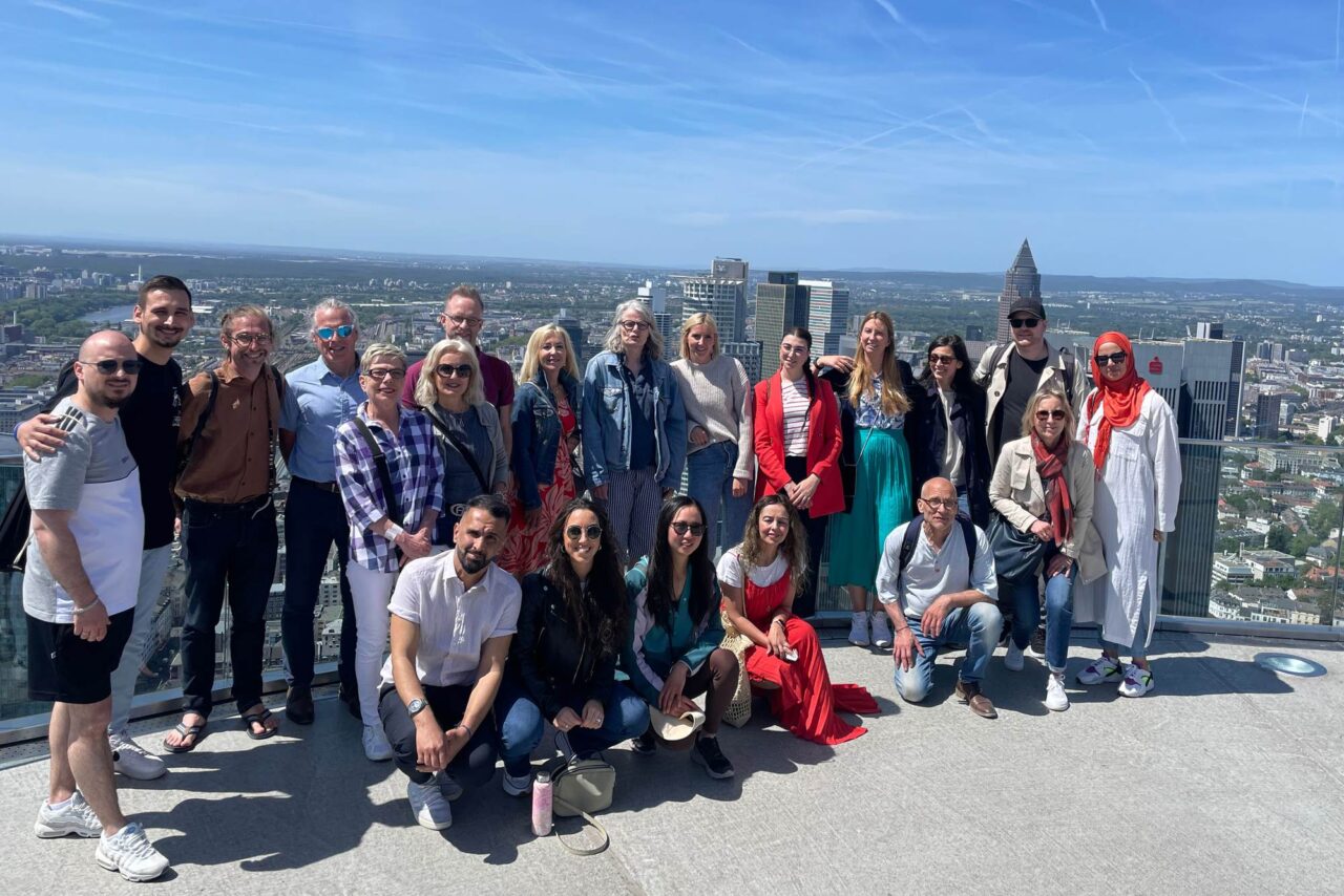 Nach der Betriebsversammlung im Rahmen des Betriebsausflugs der Mitarbeiter:innen des Erasmus Gymnasiums ging es auf Hochhaustour