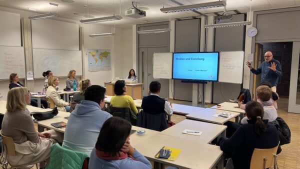 Elterninfoabend zum Thema Kommunikation im Wandel