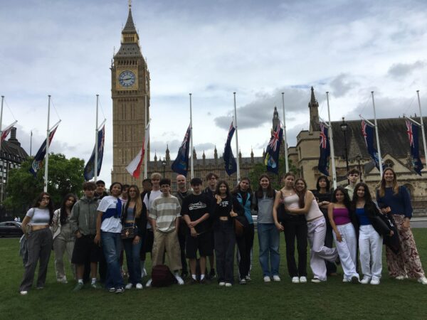 9. Klässler:innen des Erasmus Gymnasiums waren 10 Tage in London, um an einer dortigen Sprachschule die Prüfung für das Cambridge-Zertifikat abzulegen