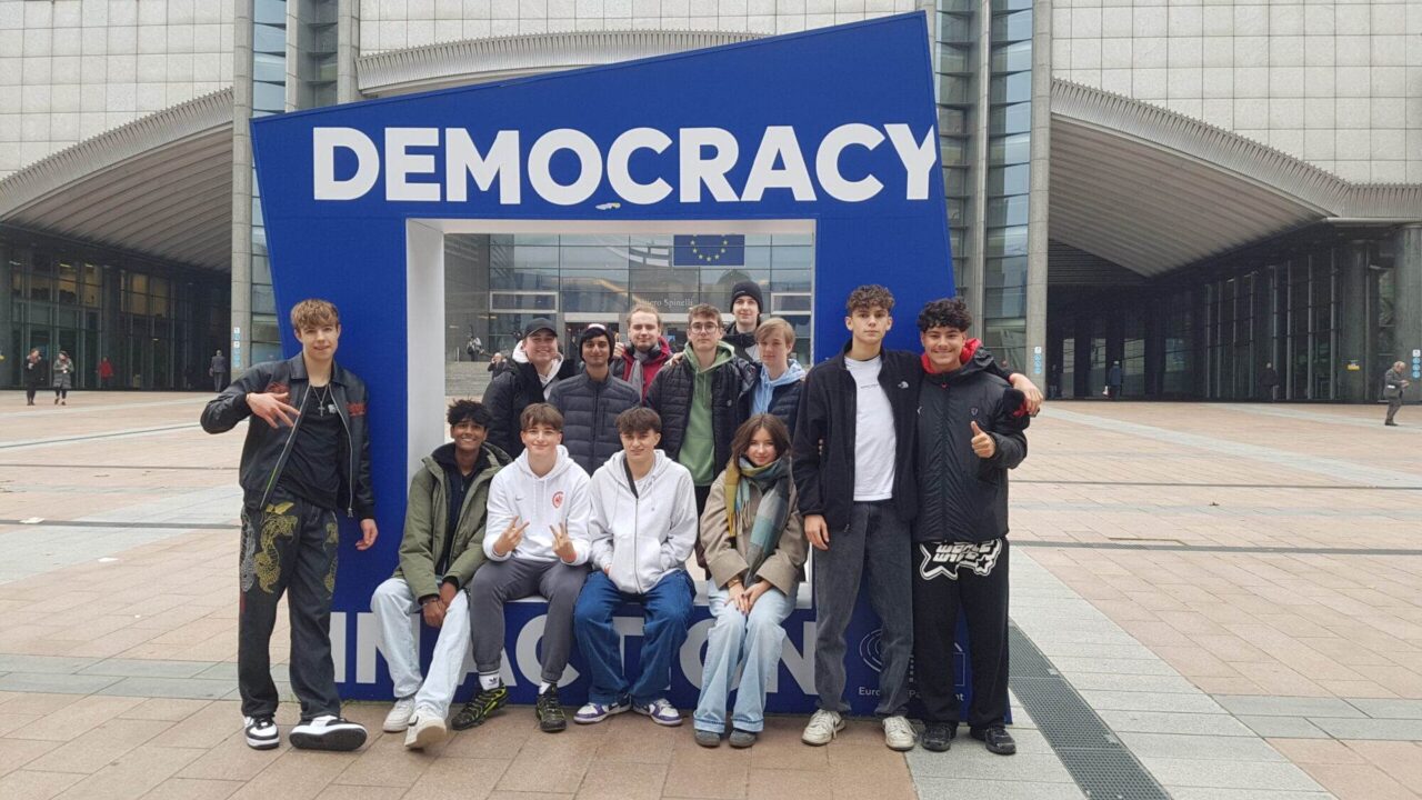 Schüler:innen des Erasmus Gymnasiums reisten für eine Klassenfahrt nach Brüssel