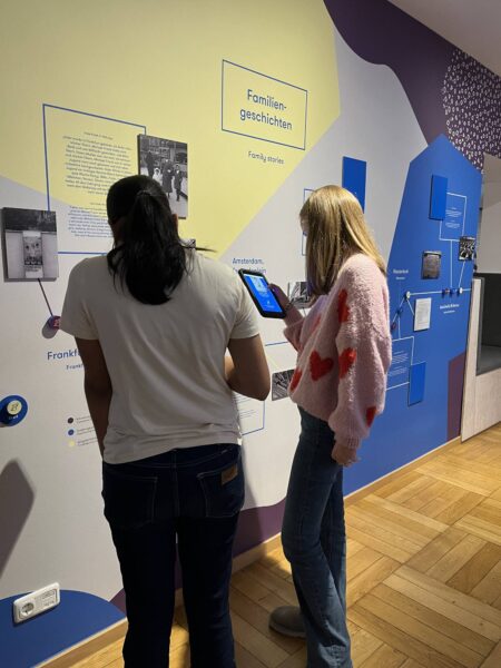 Schülerinnen der Klasse 9a bei der Bildungsstätte Anne Frank