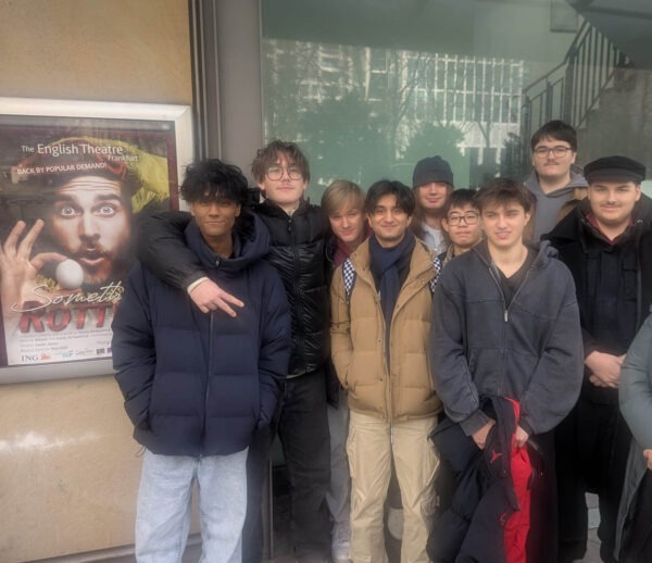 Q2 and Q4 students visiting English Theatre: "Something rotten this way comes"